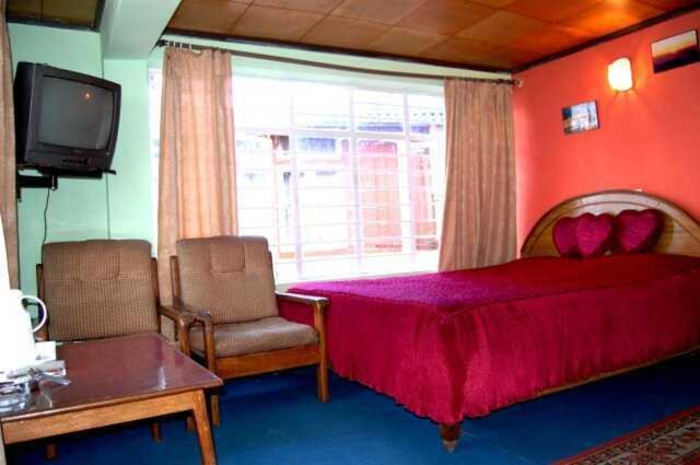 Broadway Hotel Dardzsiling Szoba fotó