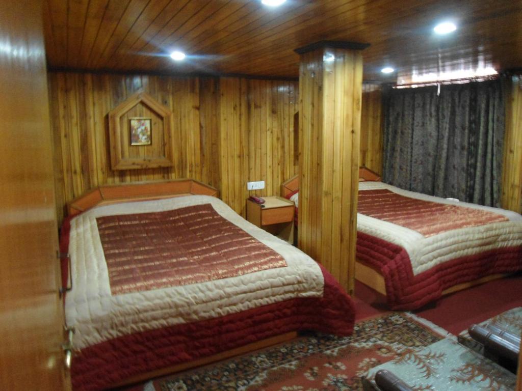 Broadway Hotel Dardzsiling Szoba fotó